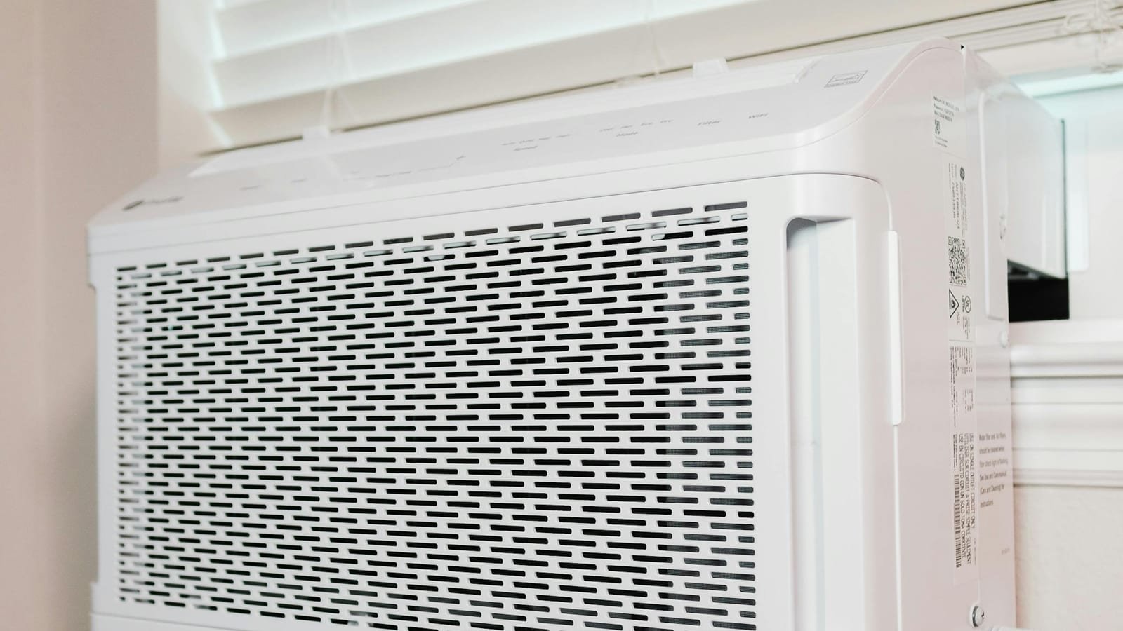 Climatiseur split mural moderne — Seniors Plus Gard