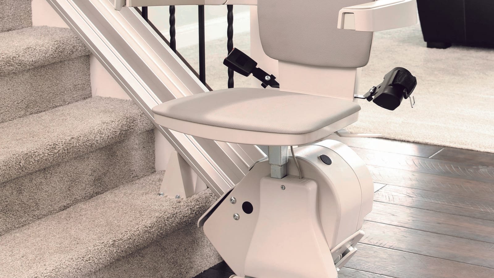 Monte-escalier installé dans un intérieur résidentiel — Seniors Plus Gard